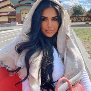 Meet your Posher, Samantha